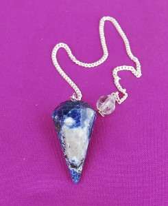 These Pretty Facetted Crystal Pendulums come in an organza pouch with 
