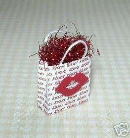 Miniature tinas Val Gift Bag w/Red Lips: DOLLHOUSE  