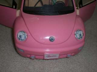BARBIE PINK VW CAR WITH KEY AND BARBIE NEW 14 PIECE OUTFIT SET 