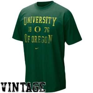 Nike Oregon Ducks Green Old School Vintage T shirt:  Sports 