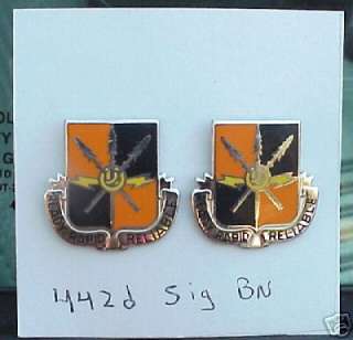 This is the US Army 442nd Signal Corp Battalion DI Insignia Crest pin 