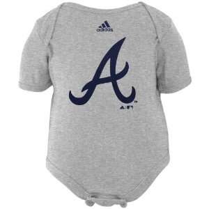  adidas Atlanta Braves Infant Ash Team Logo Creeper  (3 6 