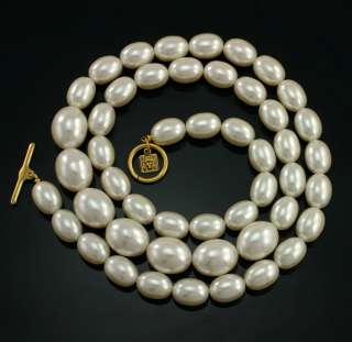   Chunky White Graduated 15mm Pearl Bead 32 Necklace Lion Oval  