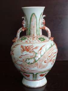 Chinese Antiques Ming Dynasty Red and Green color Vase  