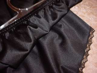 Vanity Fair Vintage Black Half Slip size Medium 163  