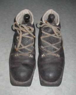 set of vintage alpine ski boots. In nice condition. VERY OLD BOOTS 